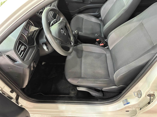 Imagen 7 de 10 de Volkswagen Gol Trend 2017 1.6 Comfortline 101cv