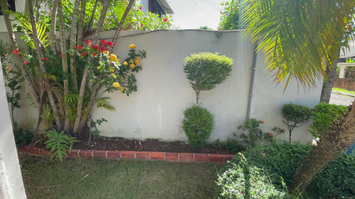 Hermosa Casa En Residencial Próximo Al Acuario