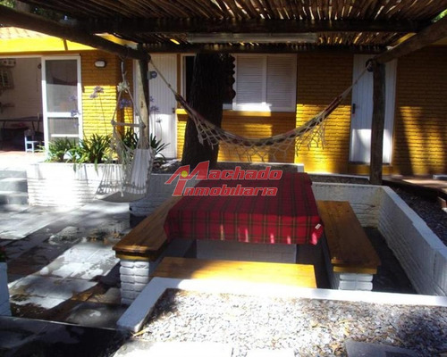 Casa De Cuatro Dormitorios Con Piscina - San Rafael- Ref: 5524