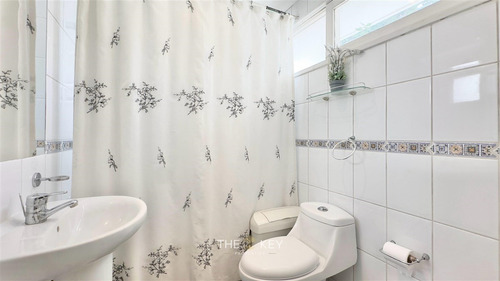 Casa En Venta De 4d 3b. En Las Condes