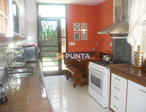 Imagen 6 de 13 de Casa Con Piscina En Venta - Playa Mansa