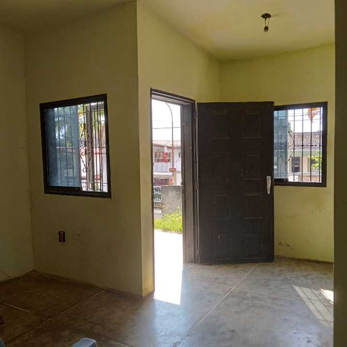 Casa En Venta Urb Carialinda, Naguanagua Para Actualizar