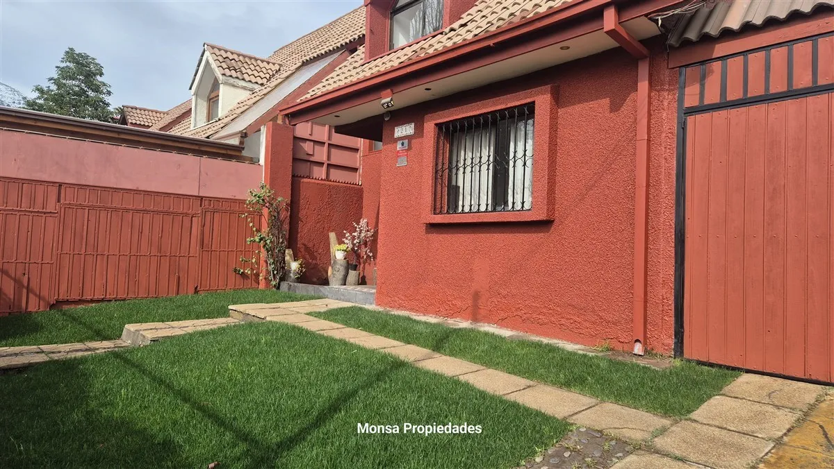 Imagen 2 de 30 de Casa En Arriendo De 3 Dorm. 2 Baños En Peñalolén