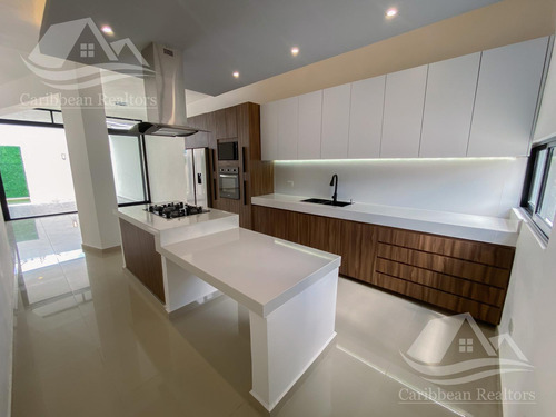 Casa En Residencial Vía Cumbres Cancún