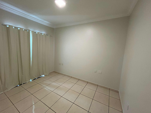 2 Casas Pelo Preço De 1 - B.camboriú/sc - De 2,8m Por 2,3m