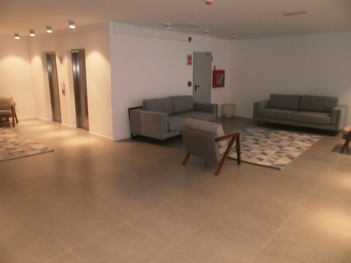 Edificio A Estrenar, Se Alquila U$s 14/m2 Todo Un Piso En Gris O Fracciones, A Negociar