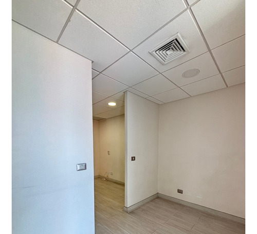 Amplia Y Luminosa Of Vitacura 2p 1b 1e Y Planta Libre