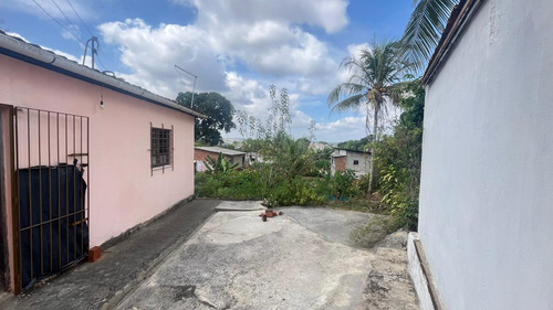 Casa De 6 Cômodos Com Área Livre