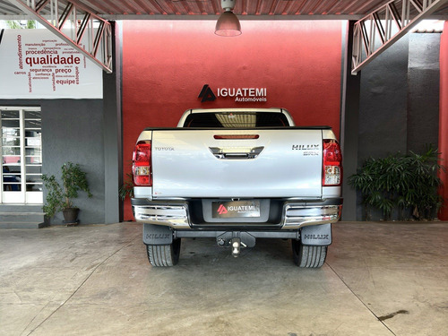 Toyota Hilux 2.8 SRX 4X4 CD 16V DIESEL 4P AUTOMÁTICO