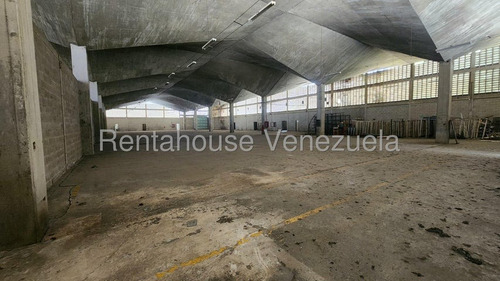 Amplio Galpón Industrial En Venta Con 5000 M2 De Construcción Y 5087 M2 Terreno Adicional. Urb. Alvarenga En Charallave.
