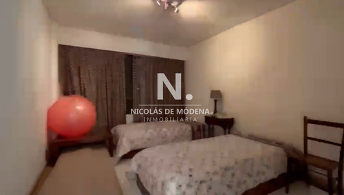 Apartamento En Peninsula, Punta Del Este De 4 Dormitorios A Metros Del Mar.