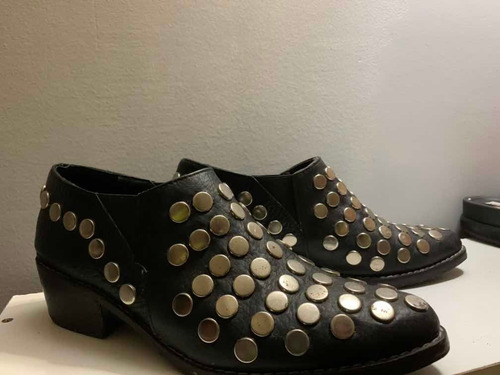 Botitas Negras Con Tachas, Marca Febo, Talle 37.