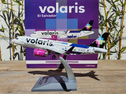 Volaris El Salvador Airbus A320neo 1:200 El Aviador Models