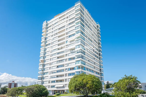 Apartamento En Playa Mansa - Torre Washington - 2 Dorm Y Medio - Reciclado - Complejo Lincoln Center