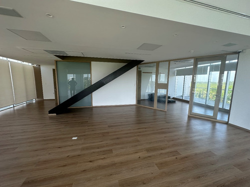 Se Vende Oficina En Puerto Cancún, Rentada, Excelente Inversión