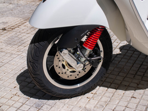 Imagen 6 de 25 de Vespa Gts Hpe Super 300 Blanca Entrega Inmediata