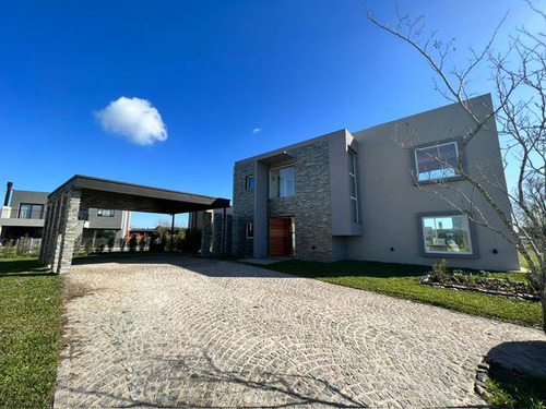 Casa En  Alquiler Anual Y Venta