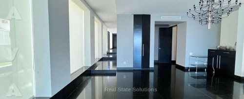 Casa En Venta, 5 Recamaras, Frente Laguna, Jacuzzi, Piscina, Isla Dorada Cancun.