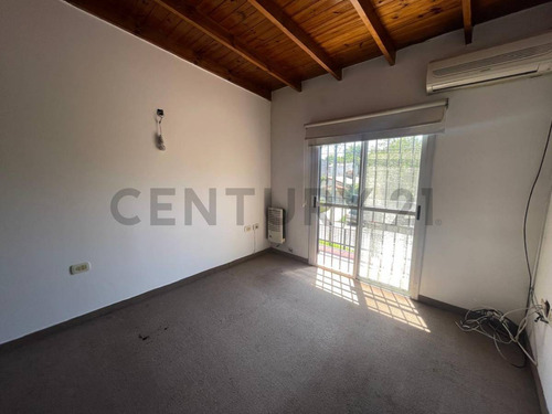 Venta Casa Tipo Duplex 3 Ambientes Ituzaingo Norte Con Entrepiso En Tercer Piso