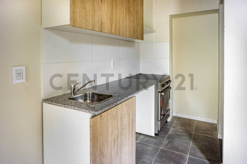 Venta Dpto Dos Dorm. Pichincha Con Jardín Y Piscina Exclusiva