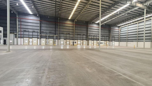 Imagen 3 de 4 de Panamericana Km 36 Y Constituyentes - Deposito Logistico En Alquiler