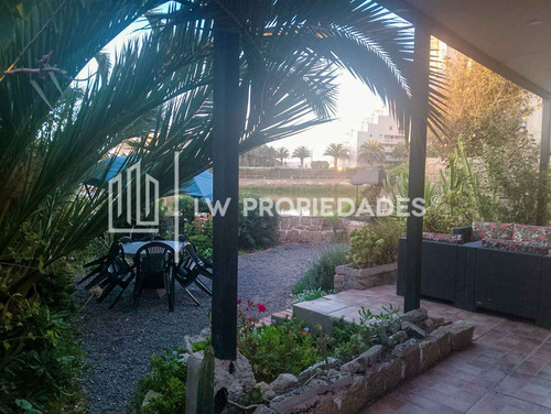 Casa En Venta De 5 Dorm. En Playa Internacional Algarrobo