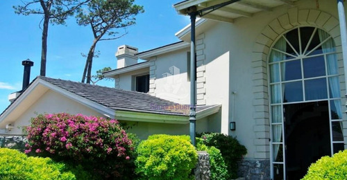 Vendo Mansión En Punta Del Este, Zona Mansa Frente Al Mar.- Ref: 28962