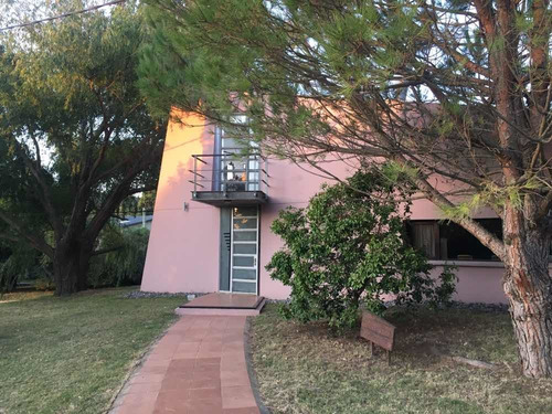 Espléndida Casa En San Francisco Con Gran Fondo Con Piscina