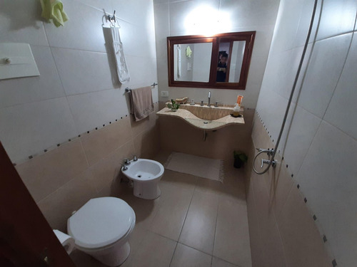 Casa 2 O 3 Familias En Venta Ubicado En Lanús Oeste