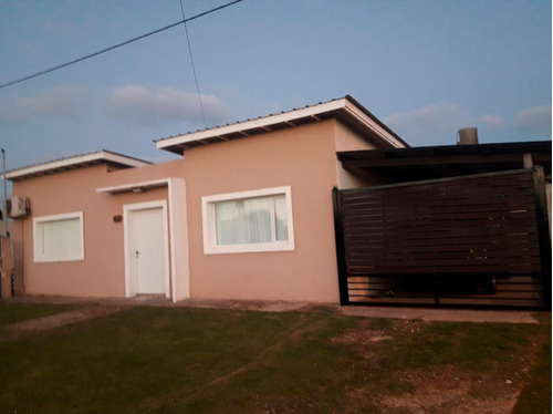 Casa En Venta - 2 Dormitorios 2 Baños - 300mts2 - Santa Clara Del Mar