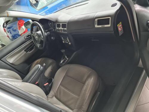 Imagem 14 de 17 de Volkswagen Bora 2009 2.0 Aut. 4p