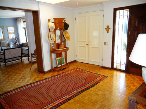Casa En Venta De 4 Dorm. En Las Condes