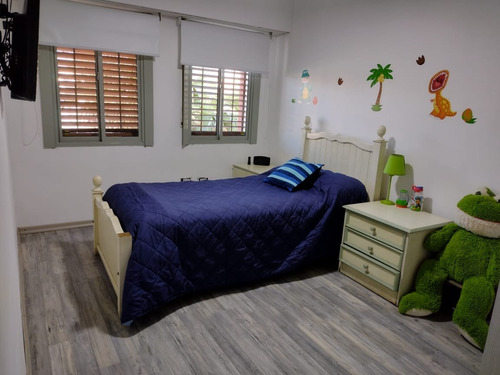 Chalet 4 Dormitorios Y Jardin En Banfield Excelente Estado
