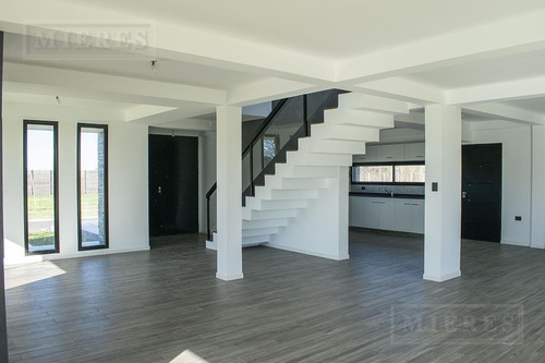 Casa En Venta En Lagoon Pilar