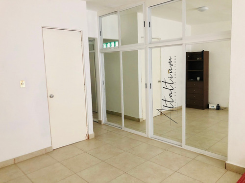 Casa Ideal Para La Familia En Una Excelente Zona En Cancún, Quintana Roo. Ubicada A Minutos De La Gran Plaza Cancún. 46- Alc-ru