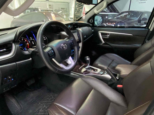 Toyota Hilux SW4 2.8 SRX 4X4 7 LUGARES 16V TURBO INTERCOOLER DIESEL 4P AUTOMÁTICO