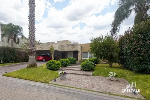Venta / Permuta - Casa 2 Dormitorios En Barrio Privado - Funes Hills Miraflores.