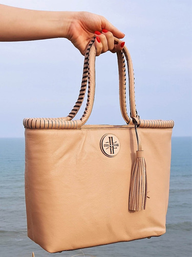 Imagem 3 de 4 de Bolsa Em Couro Legitimo De Mão C/ Franjas Ferrucci 1729906b