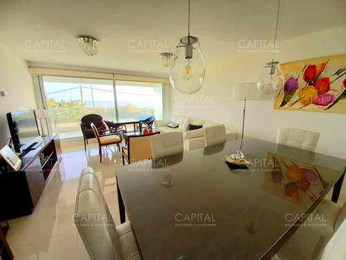 Apartamento Frente Al Mar En Venta Dos Dormitorios Y Servicio