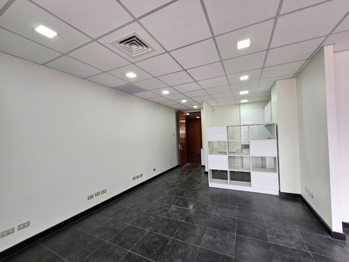 Oficina En Venta Con 70 M2, Ciudad Empresarial.