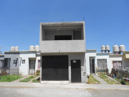 Casa En Venta En Morelia En Col. Villas Del Pedregal