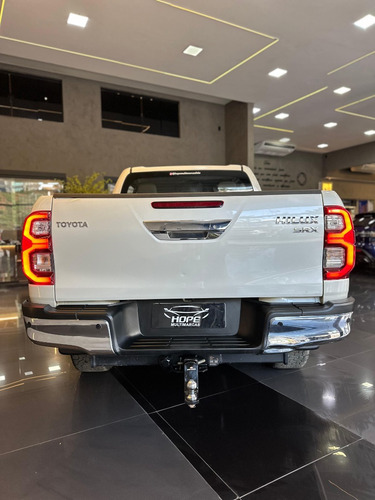 Toyota Hilux 2.8 D-4D TURBO DIESEL CD SRX 4X4 AUTOMÁTICO