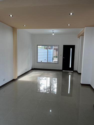 Casa Dúplex En Venta En Parque Leloir, Ituzaingó, G.b.a. Zona Oeste
