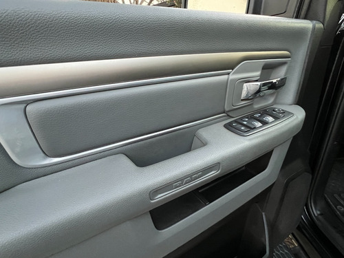 Imagen 13 de 25 de Ram 1500 Slt 4x4 2019 Unico Dueño Flamante