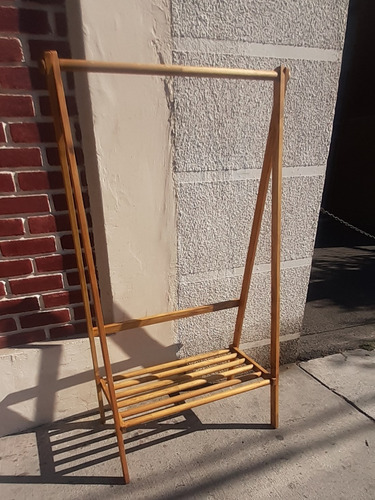 Colgador De Ropa En Madera