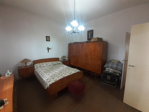 Casa A Reciclar En Venta - 2 Dorm - Parque Y Cochera - Lote Propio De 10 X 22 - Apto Credito
