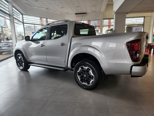 Imagen 3 de 25 de Nissan Frontier Platinum 4x2 At