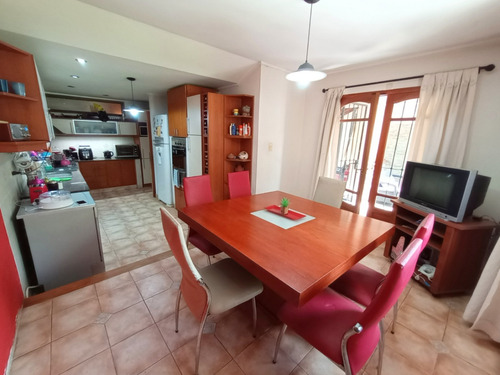 Venta Casa En City Bell Gonnet La Plata 4 Dormitorios Pileta Gran Quincho Escucha Ofertas Con Hidromasaje, 3 Baños Completos, Garage Para 3 Vehículos Con Calefacción En Todos Los Ambientes
