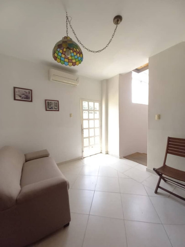 Casa 3 Niveles En Venta En Urbanizacion Jardin Mañongo Naguanagua Carabobo. St