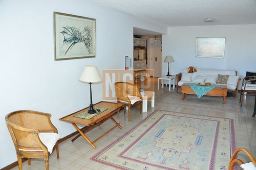 Apartamento En Brava, 2 Dormitorios -ref:5924